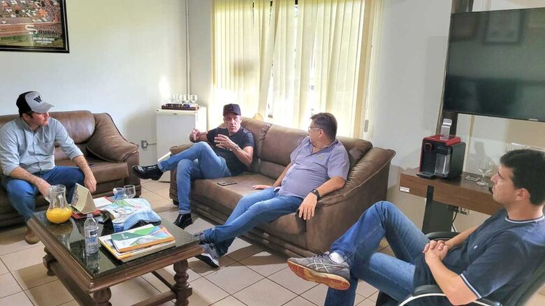 Presidente do Sindicato Rural, Angelo Ximenes, se reuniu com os diretores Michael Araújo e Paulo Vieira, para tratar sobre shows com o organizador  - Crédito: Daniel Freitas