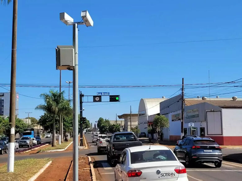  Marcelino Pires com Rua Brasil conta com videomonitoramento no semáforo - Crédito: Flávio Verão