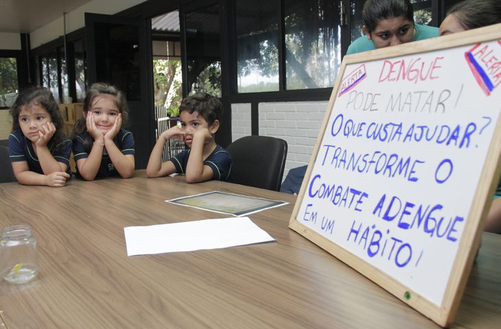 Crianças e servidores do Detran-MS intensificam ações de combate ao mosquito da dengue - Crédito: Rachid Waqued