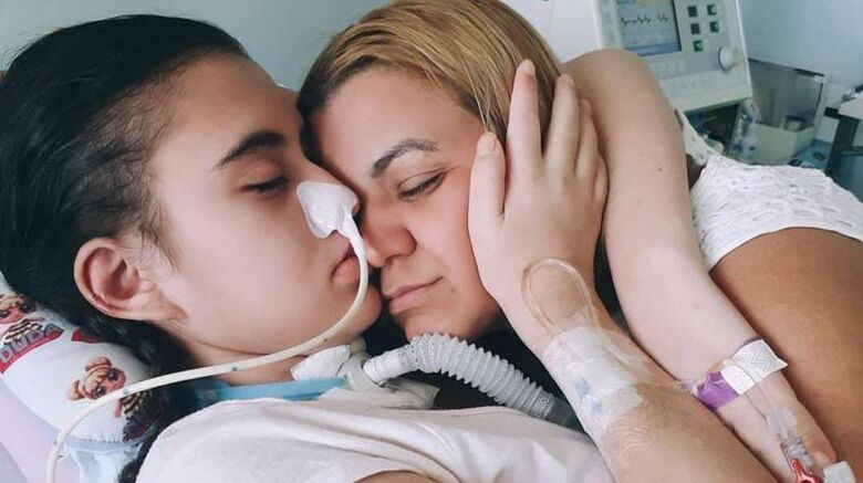 Adolescente ficou 11 meses internada, sendo sete deles em coma, após ter dengue - Crédito: Arquivo pessoal