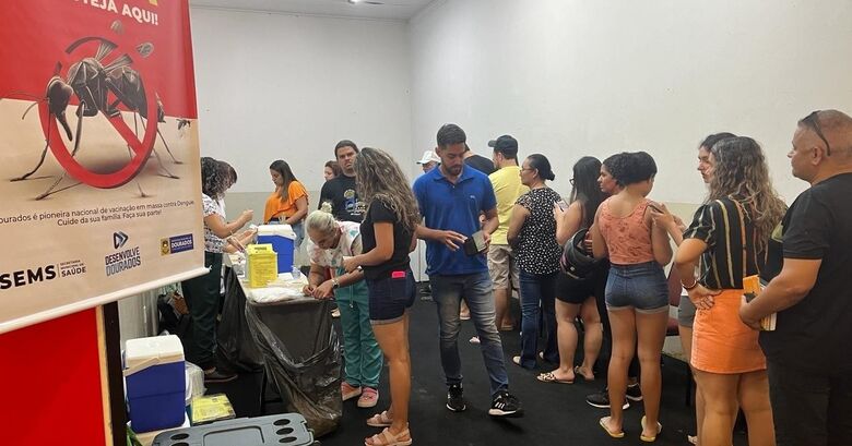 Movimentação no ponto de vacinação do Shopping Avenida Center também foi grande no último sábado - Crédito: Rogério Vidmantas/Prefeitura de Dourados