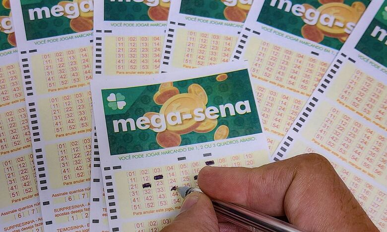 Mega-sena acumula novamente e prêmio pode chegar a R$ 185 milhões - Crédito: Rafa Neddermeyer/ Agência Brasil