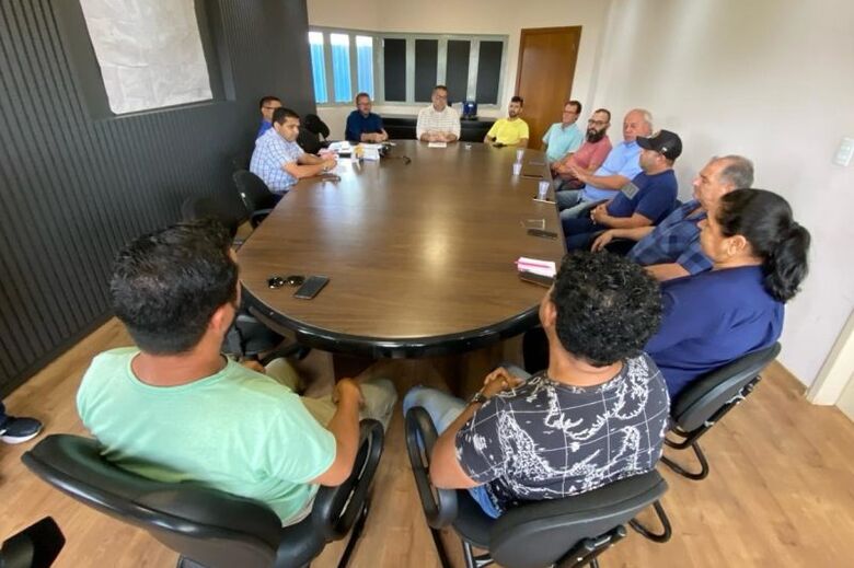   Encontro aconteceu na sala de reuniões do CAM nesta terça-feira  - Crédito: Leandro Silva/Prefeitura de Dourados