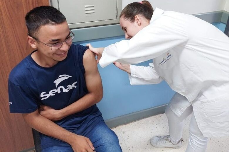 Núcleo de Imunização leva vacina contra dengue ao Senac, Iegran e HU - 