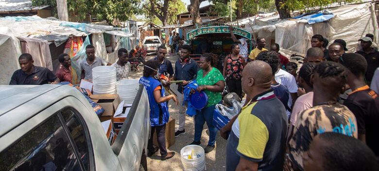 A recente crise de segurança no Haiti tornou difícil para a OPAS ajudar as autoridades de saúde a apoiar as pessoas deslocadas na área metropolitana de Porto Príncipe - Crédito: Opas/David Lorens Mentor