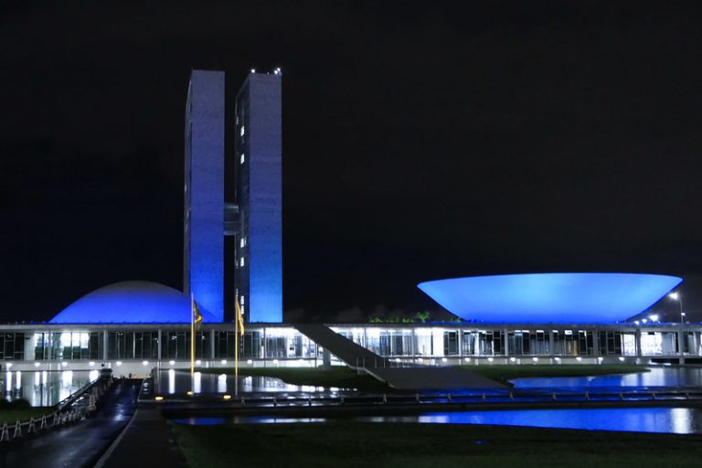 Iluminação azul do Congresso integra ações de campanha de prevenção ao câncer de intestino - Crédito: Roque de Sá/Agência Senado