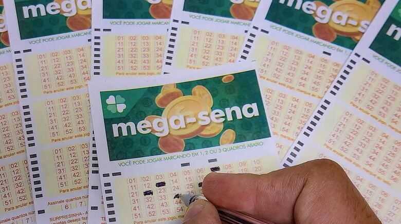 Mega-Sena sorteia nesta terça-feira prêmio acumulado em R$ 12 milhões - Crédito: Rafa Neddermeyer/ Agência Brasil