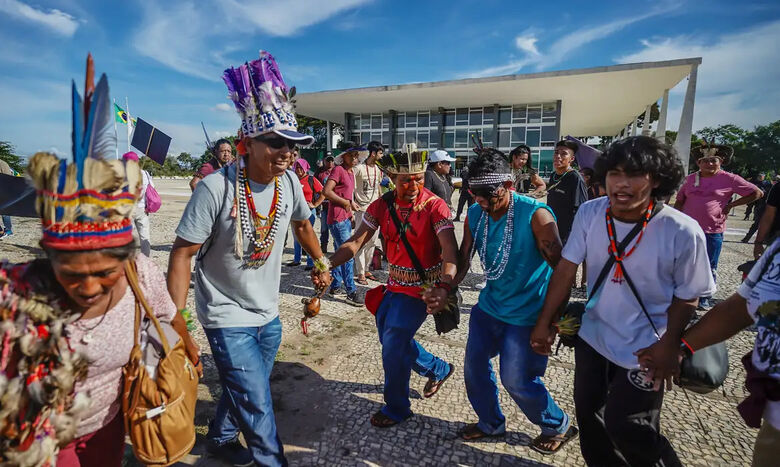 Indígenas fazem ato contra Marco Temporal em frente ao STF - Crédito: Rafa Neddermeyer/ Agência Brasil