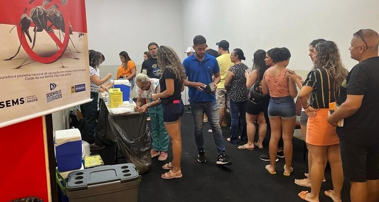Ponto de vacinação do Shopping Avenida Center atende sábado e domingo  - Crédito: Rogério Vidmantas/Prefeitura de Dourados