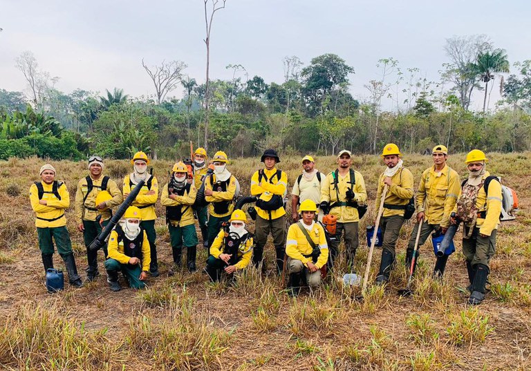 Brigadistas em operação de combate a incêndios florestais em Roraima - Crédito: Ibama