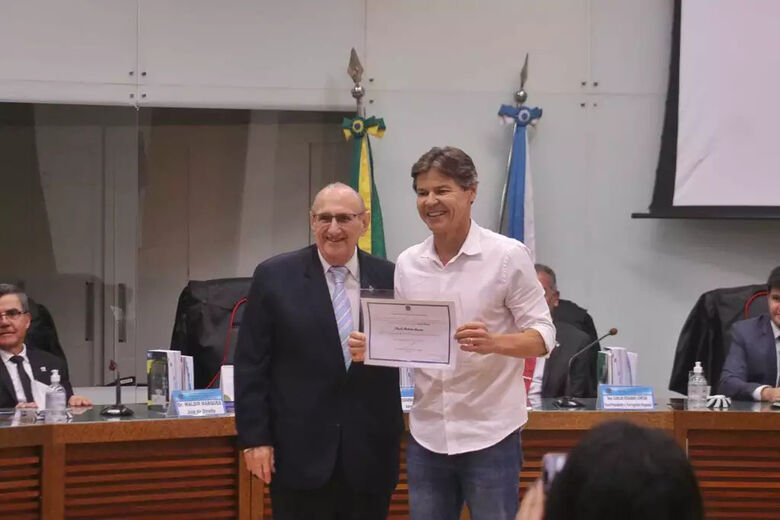 Paulo Duarte (PSB) recebeu diploma e retorna à Assembleia na semana que vem - Crédito: Paulo Francis/Campo Grande News