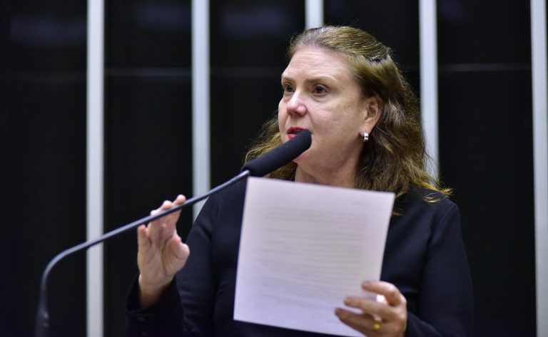 Fernanda Pessoa: digitais ficam prejudicadas com o tempo   - Crédito: Zeca Ribeiro/Câmara dos Deputados 
