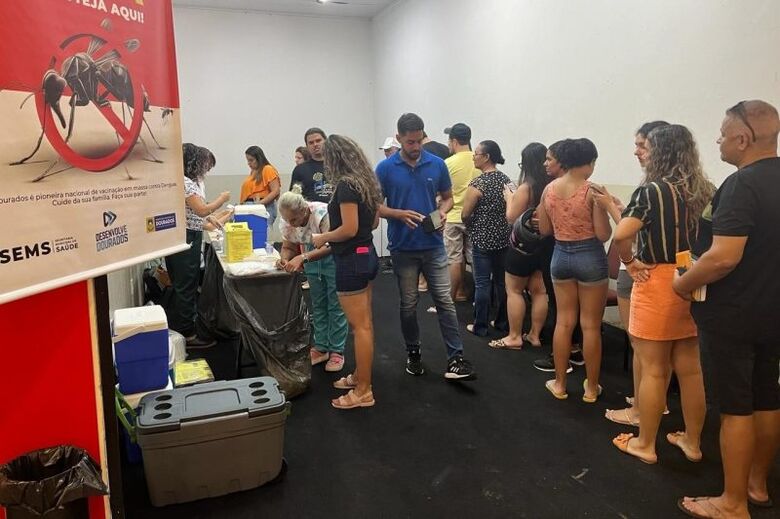 Ponto de vacinação do Shopping Avenida Center atende sábado e domingo - Crédito: Rogério Vidmantas/Prefeitura de Dourados