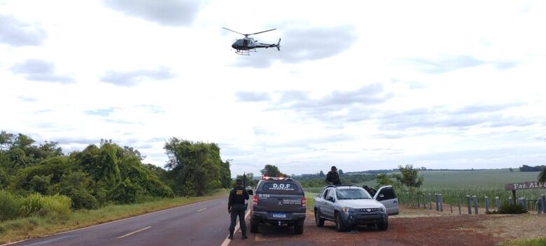 Veículo roubado em São Paulo é recuperado pelo DOF com quase 300 quilos de drogas - Crédito: Divulgação/DOF
