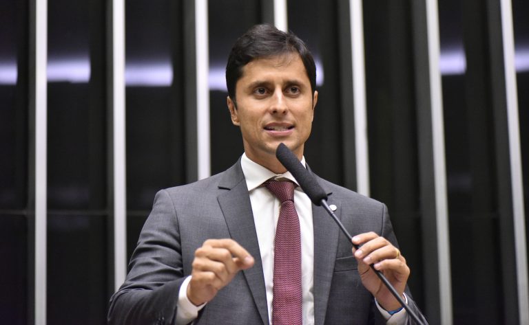 Duarte Jr. quer promover mais dinamismo ao ambiente educacional   - Crédito: Zeca Ribeiro/Câmara dos Deputados 