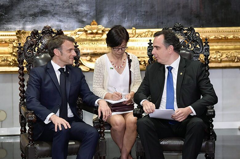 Ao receber Macron, Pacheco ressaltou a coincidência da visita na semana em que o Senado completa 200 anos  - Crédito: Pedro França/Agência Senado