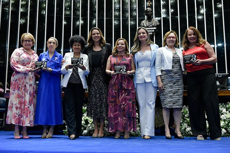 Mulheres que se destacam na luta contra o feminicídio receberam o Diploma Bertha Lutz por indicação da Bancada Feminina   - Crédito: Geraldo Magela/Agência Senado