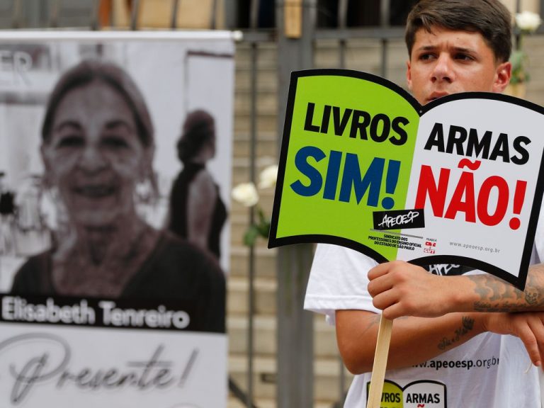 Protesto contra a violência realizado após o ataque na escola Thomazia Montoro em 2023   - Crédito: Fernando Frazão/Agência Brasil