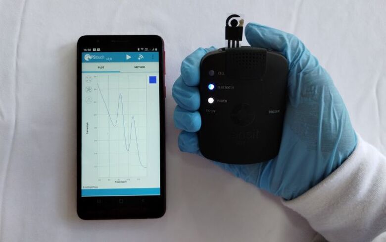 Autoteste rápido de biomarcadores urinários com sensor sustentável, sem fio e portátil para diagnóstico da condição de saúde - Crédito:  Paulo Raymundo-Pereira/USP