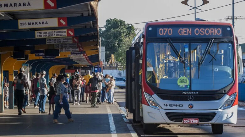 Homem é preso em flagrante por assediar adolescentes em terminal de ônibus em Campo Grande - Crédito: Ilustração