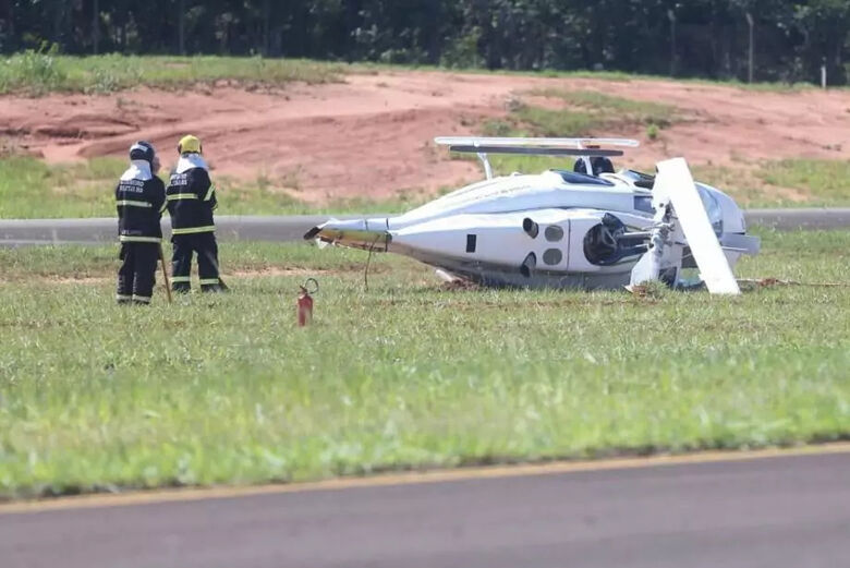 Helicóptero do governo, com quatro pessoas, cai em Campo Grande - 