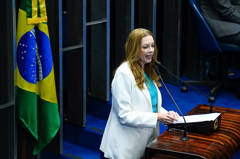 Relatora no Plenário, a senadora Janaína Farias defendeu aprovação da proposta com abrangência ampliada   - Crédito: Marcos Oliveira/Agência Senado  