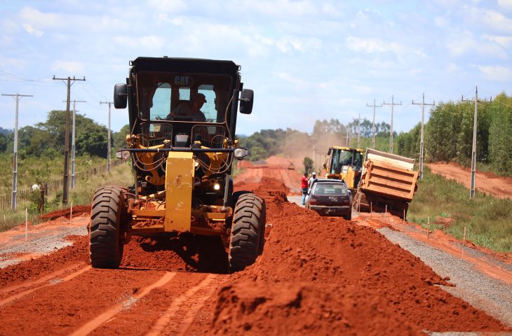 Obras na rodovia MS-357 que liga Ribas do Rio Pardo a Camapuã - Crédito: Álvaro Rezende/Arquivo