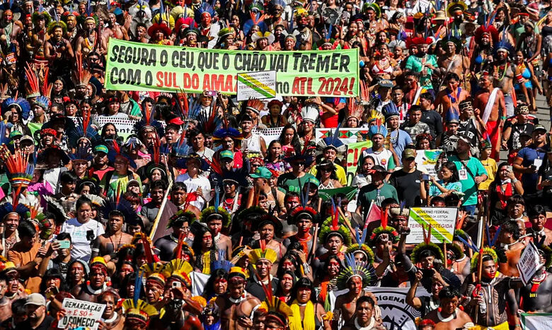 Milhares de indígenas marcham em Brasília
 - Crédito: Marcelo Camargo/Agência Brasil