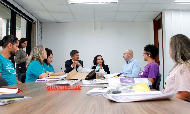 Deputados da Comissão de Educação receberam professores que falaram sobre projetos relacionados à tecnologia e a ações antirracistas - Crédito: Wagner Guimarães/ALEMS