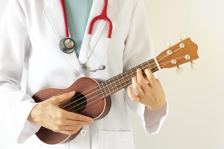 Musicoterapia usa música para intervenção em ambientes médico e educacional   - Crédito: Getty Images