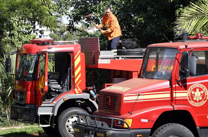 Com ações preventivas e bases avançadas, bombeiros de MS atuam no combate a incêndios florestais  - Crédito: Bruno Rezende