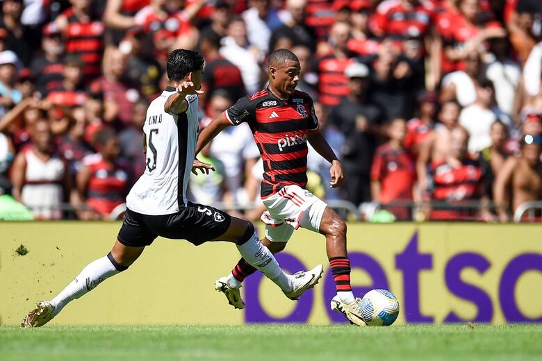 Botafogo vence o Flamengo no Maracanã por 2 a 0 - Crédito: Marcelo Cortes / CRF