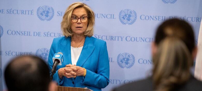 A coordenadora sênior de Humanidade e Reconstrução da ONU para Gaza, Sigrid Kaag, informa os repórteres após consultas com o Conselho de Segurança - Crédito: ONU/Manuel Elias