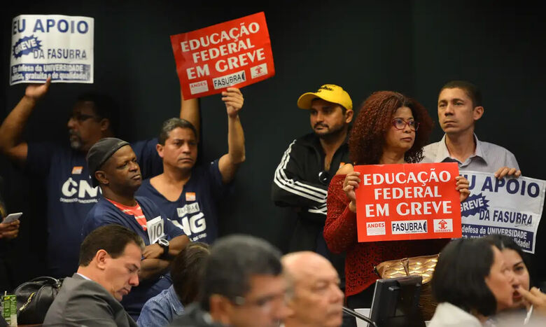 Servidores federais iniciam greve na quarta-feira - Crédito: José Cruz/Agência Brasil