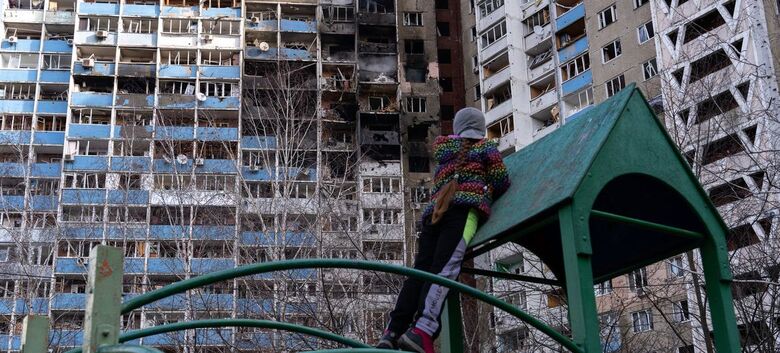 Um prédio de apartamentos danificado por um bombardeio em Kiev, na Ucrânia em fevereiro de 2024 - Crédito: Unicef/Oleksii Filippov
