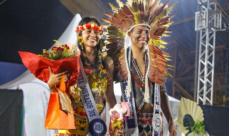 Ana Carolina Ramires e Symo Machado Duarte foram eleitos Miss e Mister Indígena 2024 - Crédito: Franz Mendes