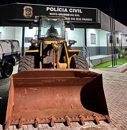 Polícia Civil recupera pá carregadeira avaliada em R$ 500 mil - Crédito: Divulgação/Polícia Civil