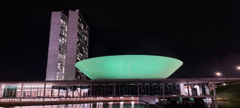 Cúpula da Câmara dos Deputados iluminada de verde na noite desta quarta-feira    - Crédito: Cristiane Lúcia/Câmara dos Deputados