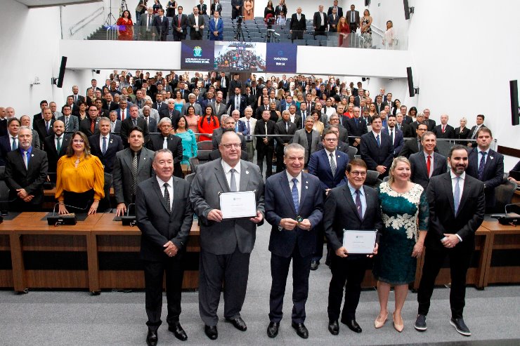 Com plenário lotado de corretores de imóveis de todo o país, a ALEMS, por meio do deputado Paulo Corrêa, homenageou a categoria - Crédito: Wagner Guimarães/ALEMS