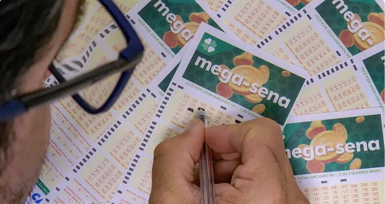 Mega-Sena acumulada pode pagar R$ 17,5 milhões no sorteio deste sábado - Crédito: Rafa Neddermeyer/ Agência Brasil
