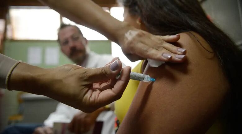 Governo aumenta público-alvo da vacinação contra HPV
 - Crédito: Marcelo Camargo/Agência Brasil