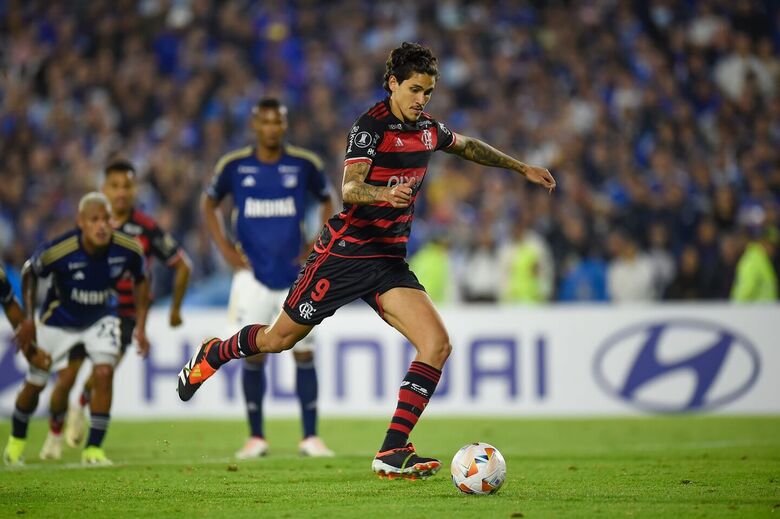 Flamengo larga na frente, mas sofre empate do Millonarios na estreia - Crédito: Marcelo Cortes / CRF