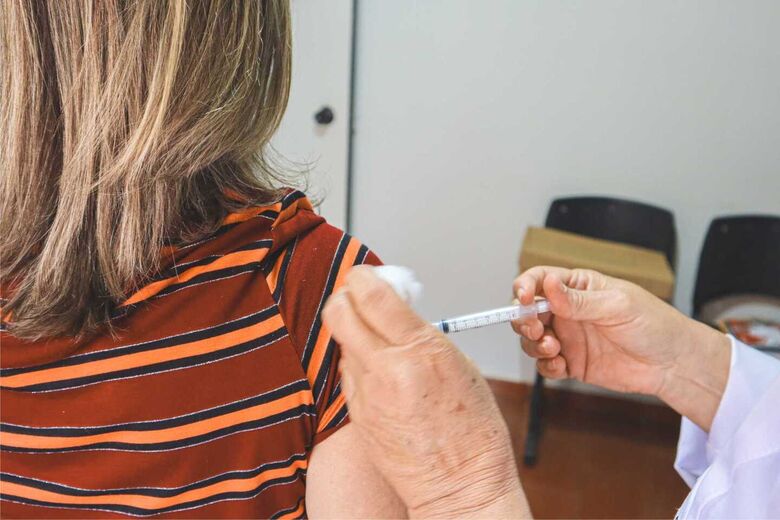 A vacinação contra a gripe é uma importante estratégia de saúde pública para proteger a população - 