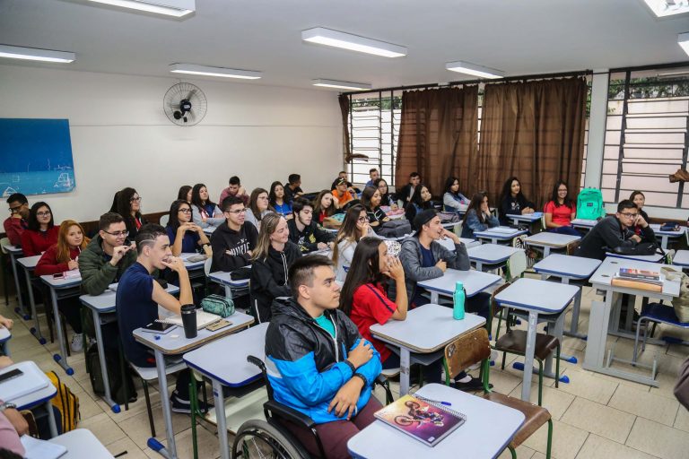 Segundo o MEC, cerca de 1,2 milhão de alunos está inadimplente com o Fies   - Crédito: Geraldo Bubniak/Agência de Notícias do Paraná 