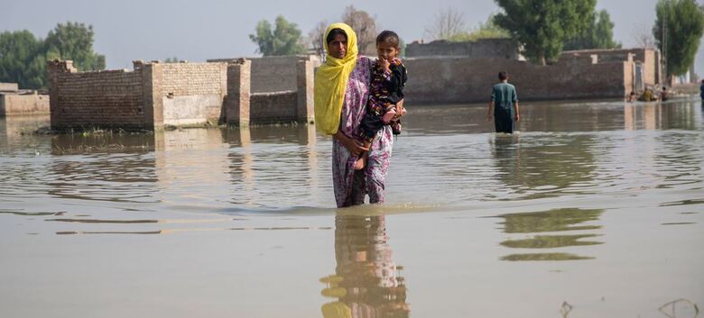 A malária e outras doenças aumentaram após as inundações no início do ano na província de Sindh, no Paquistão - Crédito: Unicef/Saiyna Bashir