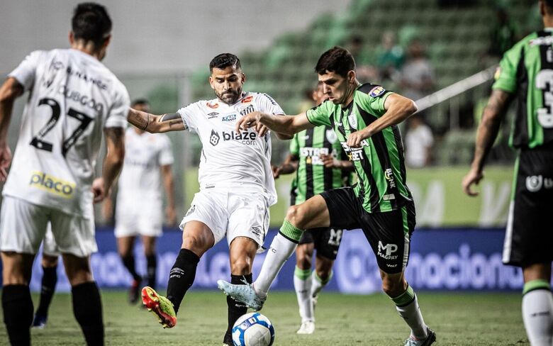 Em jgo polêmico, Santos é derrotado pelo América-MG - Crédito: Raul Baretta/ Santos FC