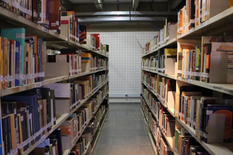 Decreto inclui bibliotecas públicas no Programa Nacional do Livro e do Material Didático - Crédito: Ricardo Gomes