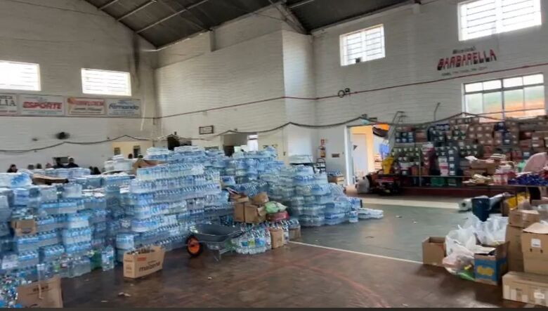 Donativos de Caarapó foram acondicionados no centro de recepção de doações do município gaúcho de Arroio do Meio  - 