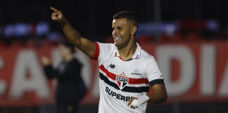 São Paulo vence Criciúma por 2 a 0 e se reabilita - Crédito: rubens
