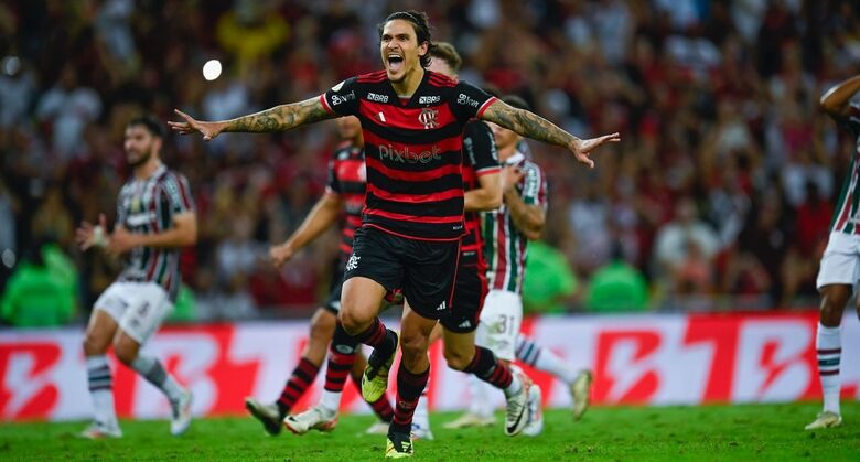 Mengão volta a marcar nos minutos finais, bate o Fluminense e continua líder do Brasileirão
 - Crédito: Gilvan de Souza / CRF